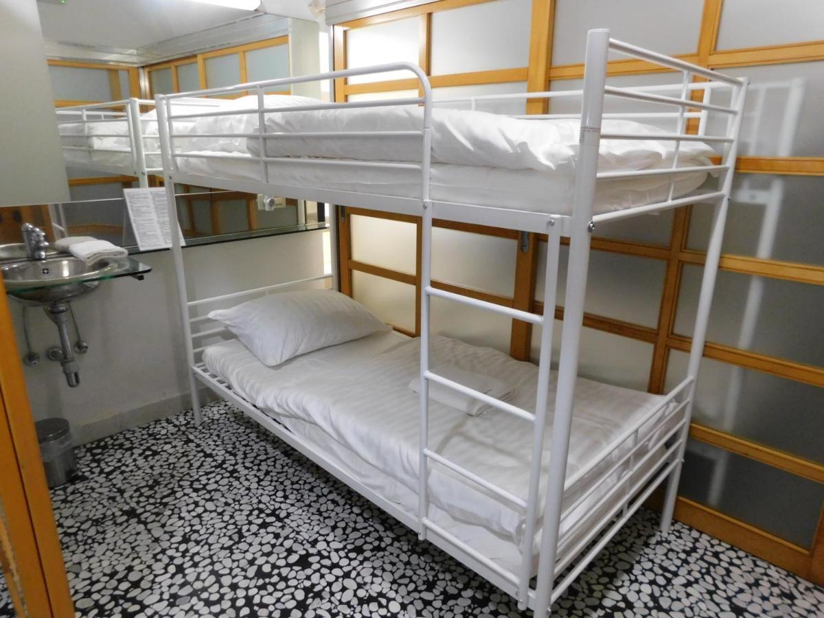 Hostel Hospitality House - H H H Ljubljana Bagian luar foto