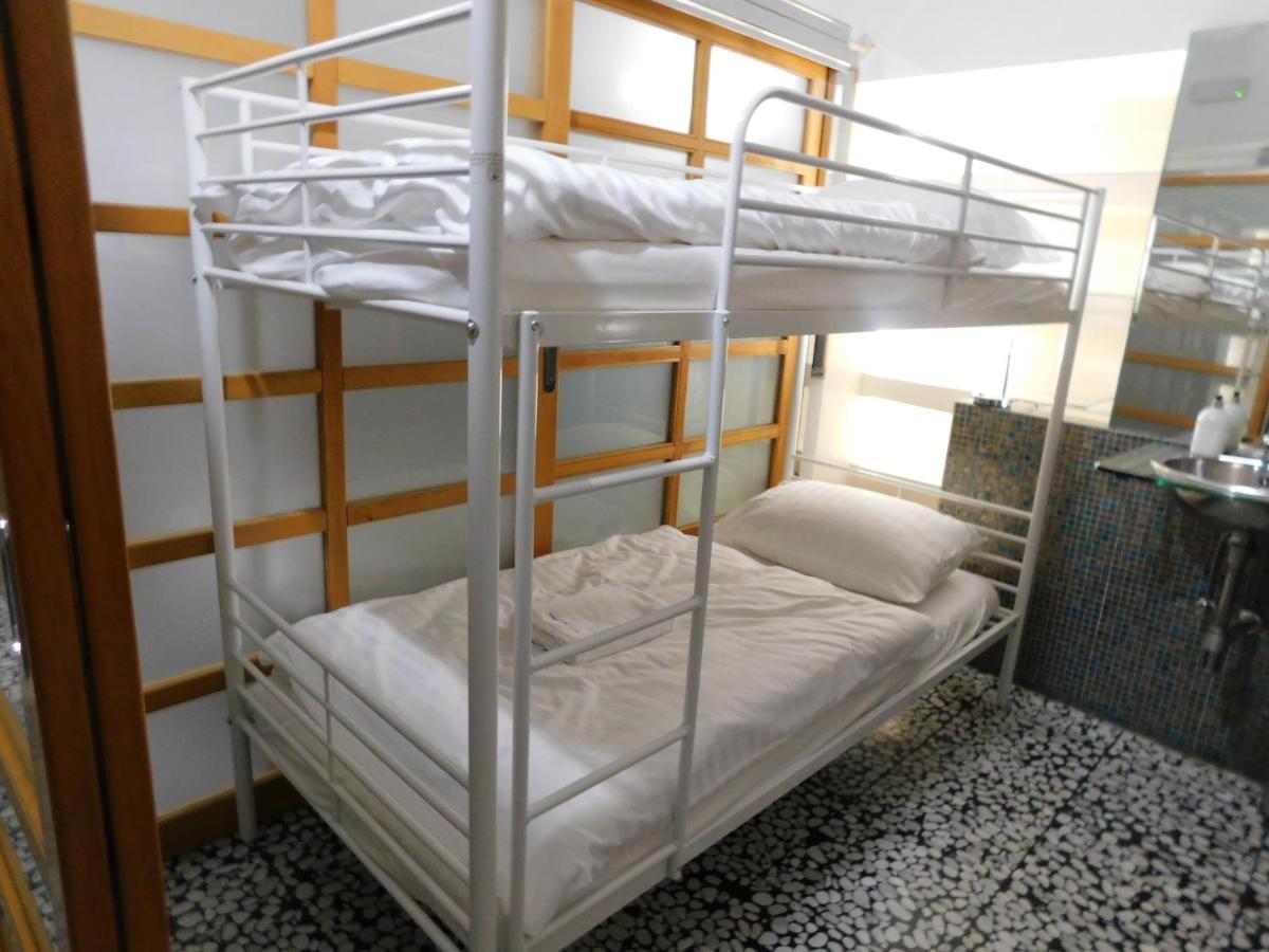 Hostel Hospitality House - H H H Ljubljana Bagian luar foto