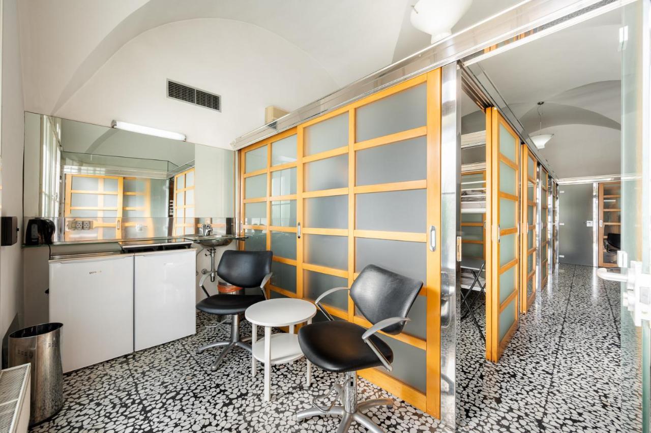 Hostel Hospitality House - H H H Ljubljana Bagian luar foto