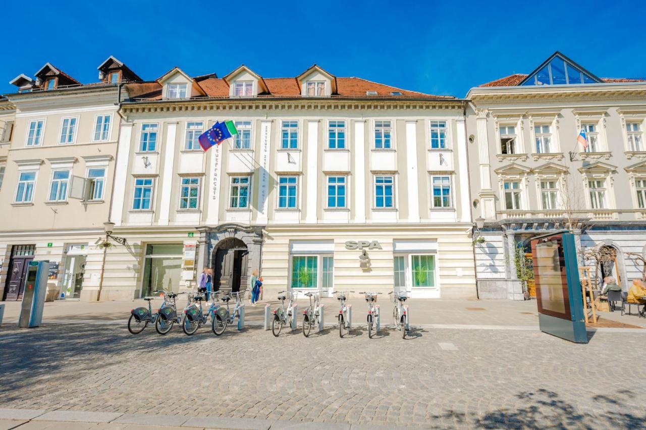 Hostel Hospitality House - H H H Ljubljana Bagian luar foto