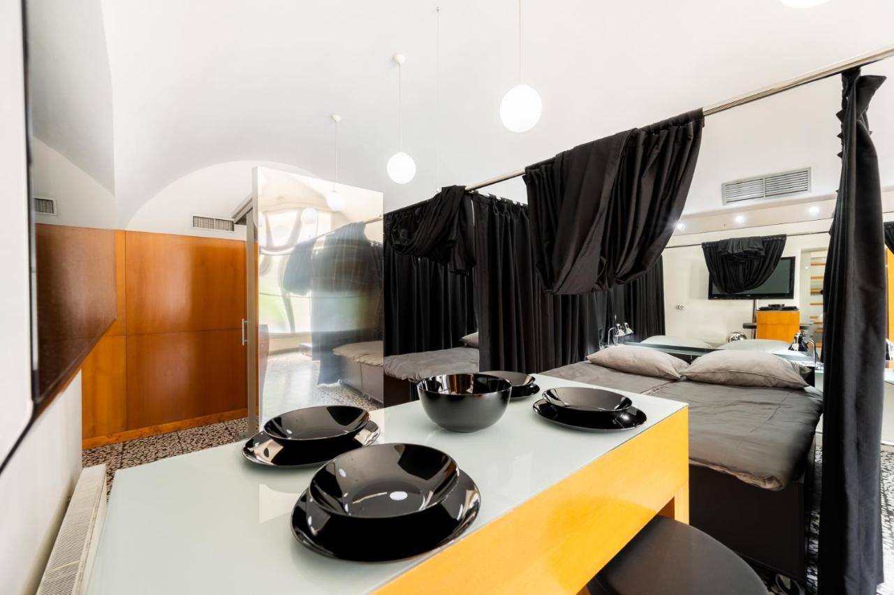 Hostel Hospitality House - H H H Ljubljana Bagian luar foto
